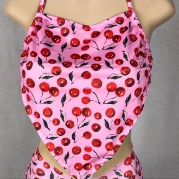 Zuliana Size Small Cherry Print Bandana Style Top. New With Tags. - Picture 1 of 5